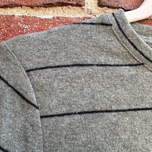 VINCE $145 Striped Top long sleeve olive green womens small - Picture 3 of 9